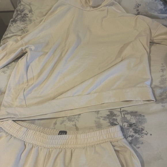 GAP Cream Matching Set. Large Tall - Picture 3 of 5